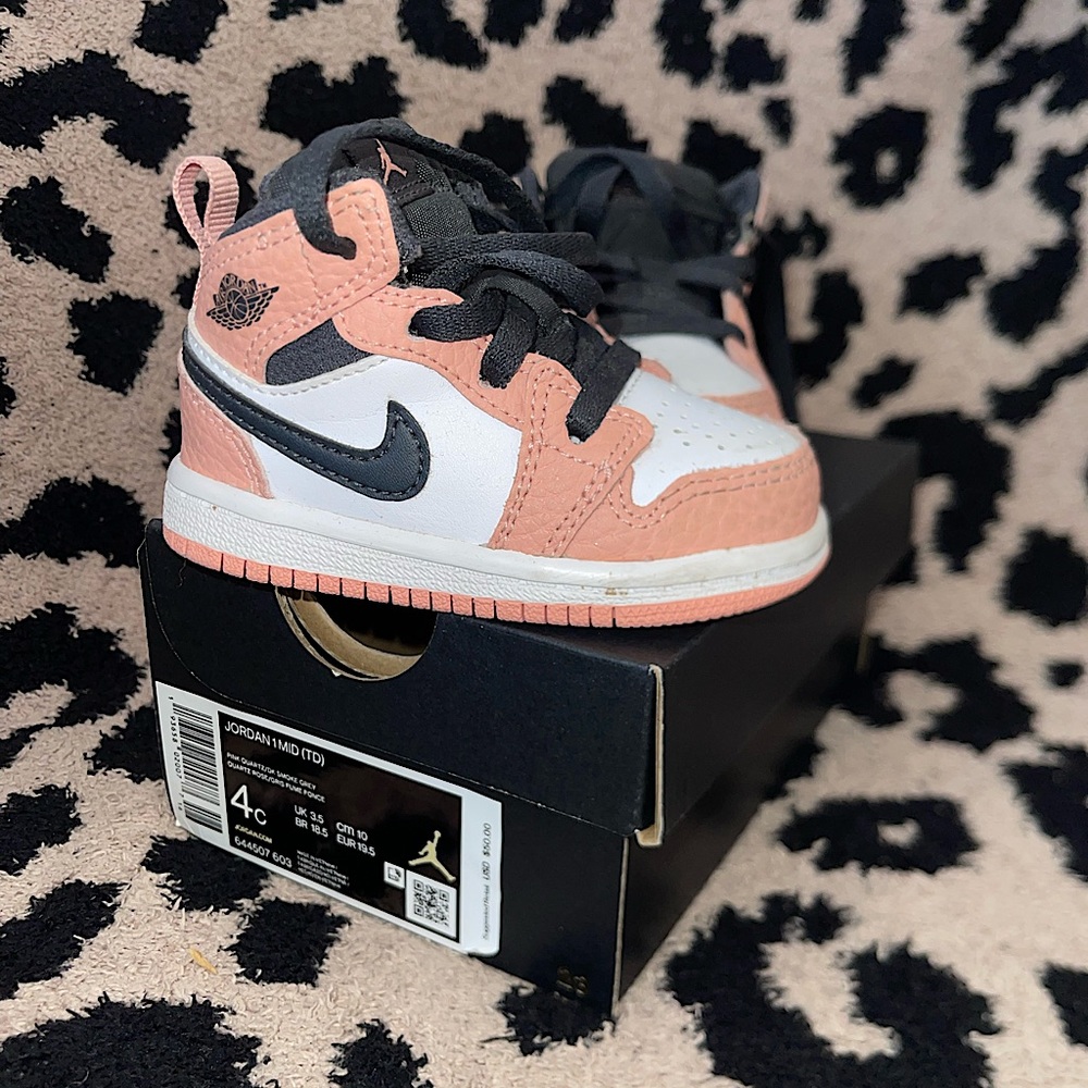 Air Jordan Mid 1